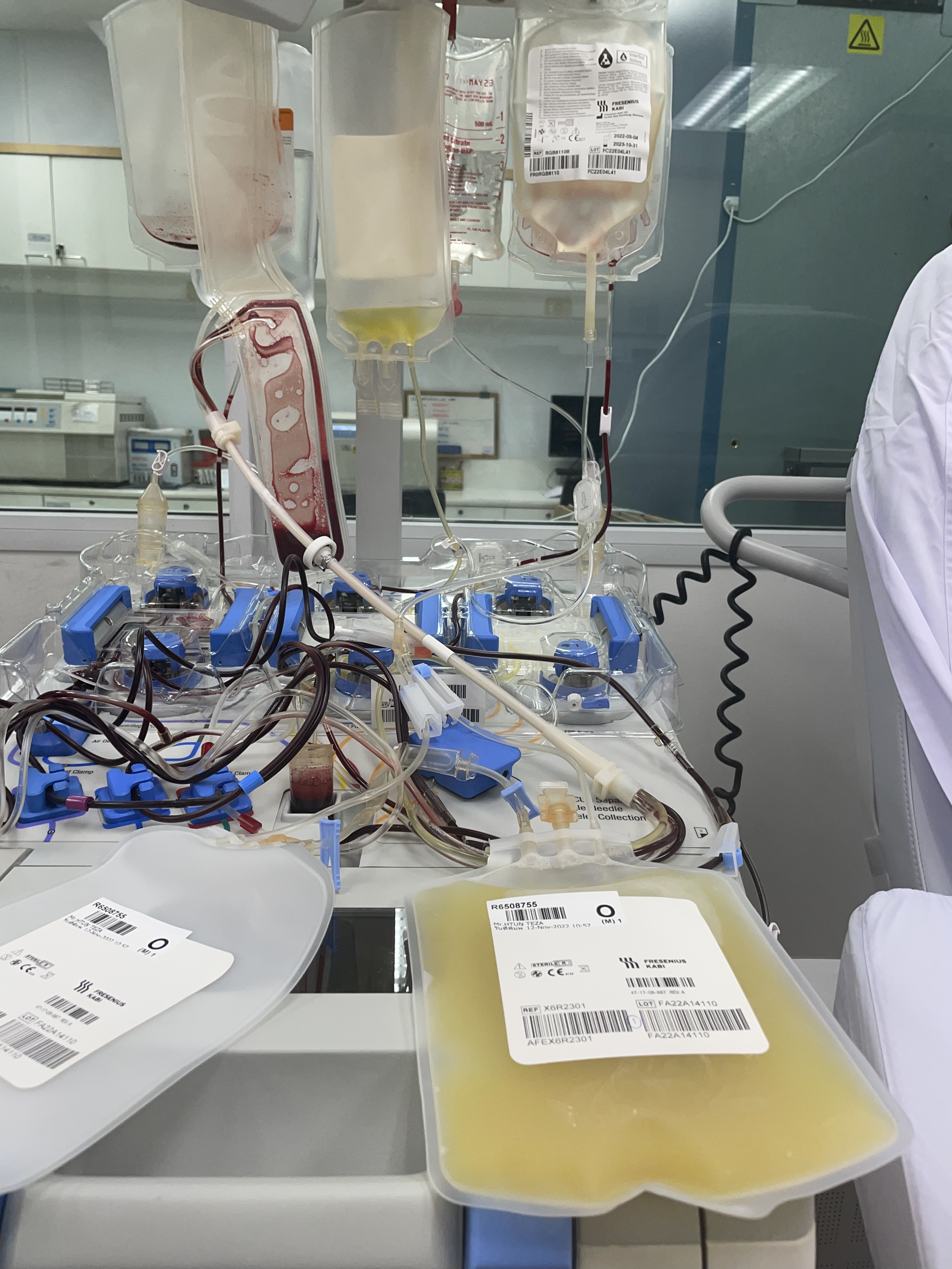 Centrifuge filling the bag with Platelets