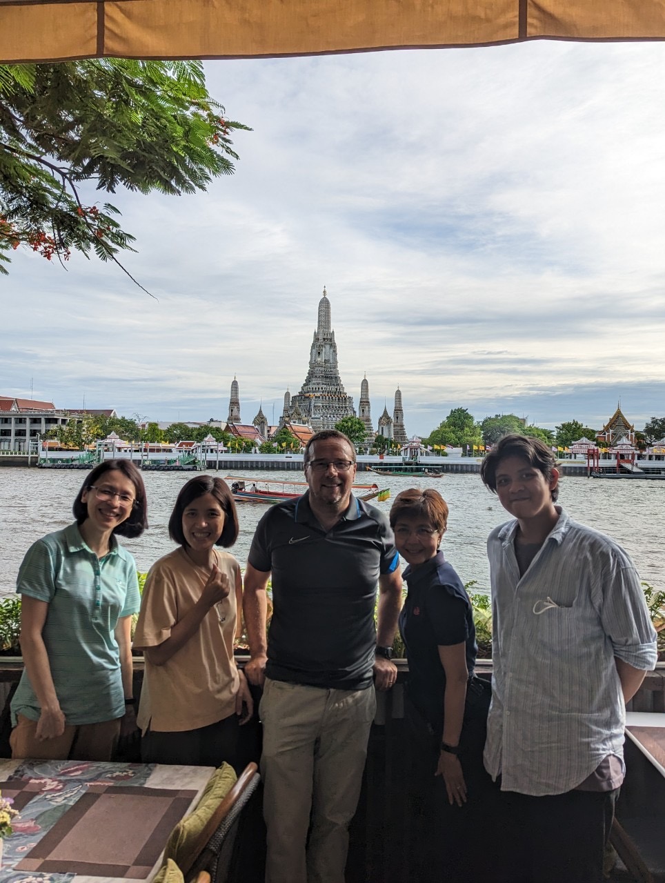 Group photo at Wat Arum, left to right: Oraluck Pattanaprateep, Suparee Boonmanunt, Gareth McKay, Ammarin Thakkinstian, Htun Teza