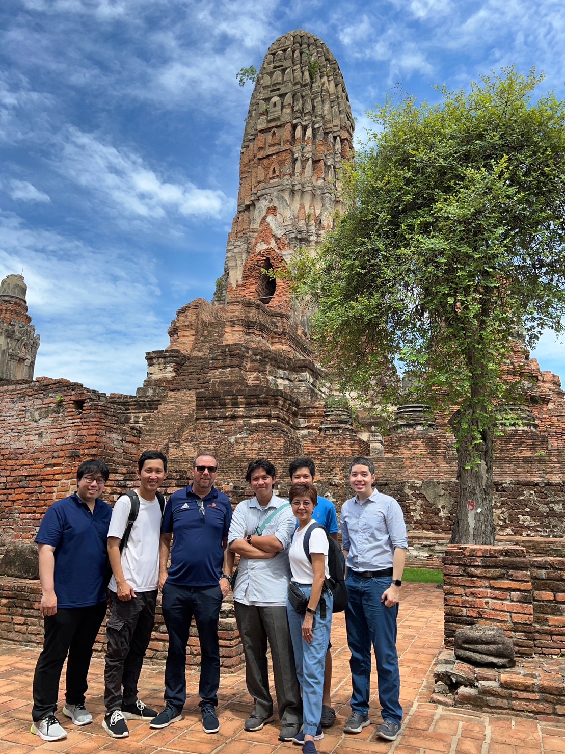 Group photo at Ayuttaya, left to right: Cholatid Ratanatharathorn, Wanchana Ponthongmak, Gareth McKay, Htun Teza, Ammarin Thakkinstian, Panu Looaresuwan, Pawin Numthavaj